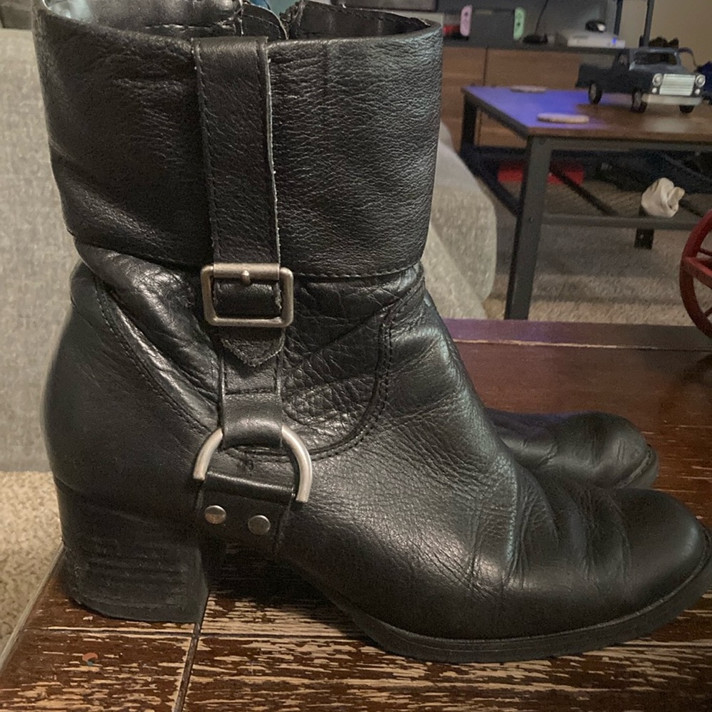 Genuine Harley Davidson ride boots size 8 . In good pre owned condition